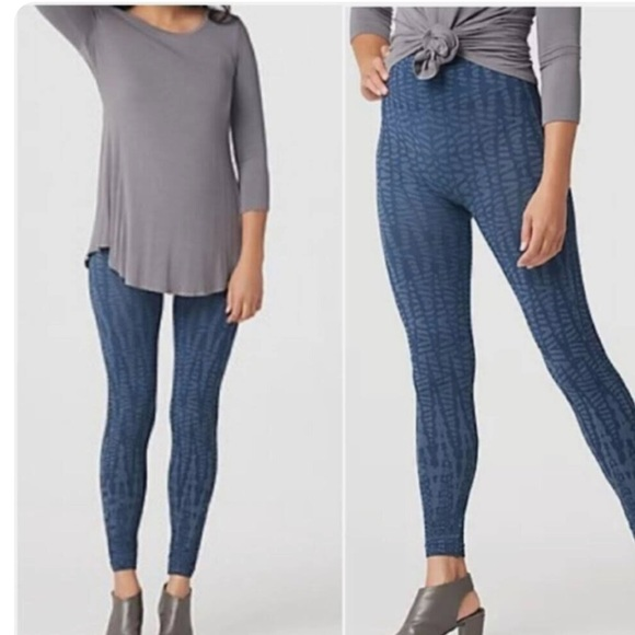 SPANX Pants - Women’s Spanx Look at‎ me Now Seamless Leggings Medium Indigo Geo EUC